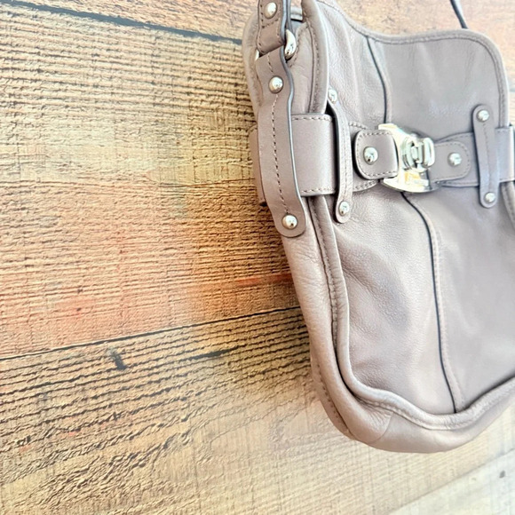 B. Makowsky Pebbled Leather Saddle Crossbody - Picture 4 of 11